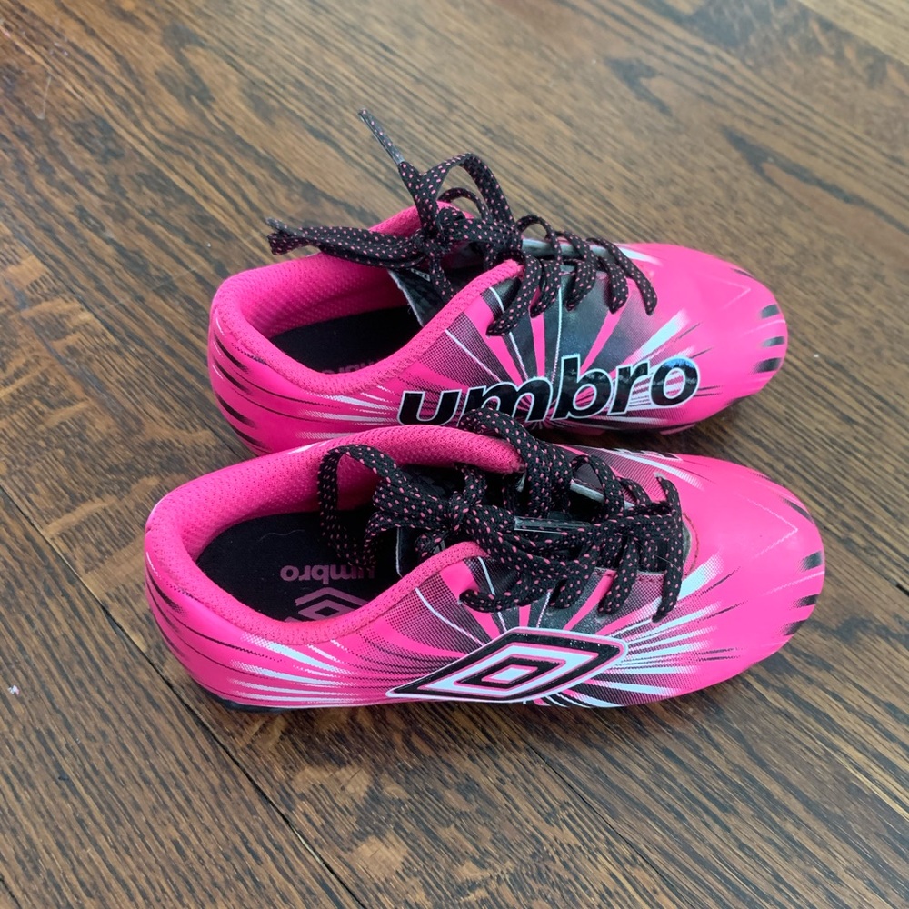 UMBRO Toddler outdoor soccer cleats, size 9